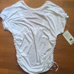 NWT Lululemon tied to it tee